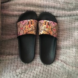 GUCCI FLIP FLOPS